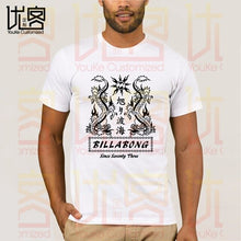 Load image into Gallery viewer, Maglietta da uomo a maniche corte in cotone 100% Surf Camp Fuerteventura-Hillabong da uomo
