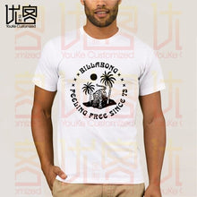 Load image into Gallery viewer, Maglietta da uomo a maniche corte in cotone 100% Surf Camp Fuerteventura-Hillabong da uomo
