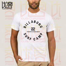 Load image into Gallery viewer, Maglietta da uomo a maniche corte in cotone 100% Surf Camp Fuerteventura-Hillabong da uomo
